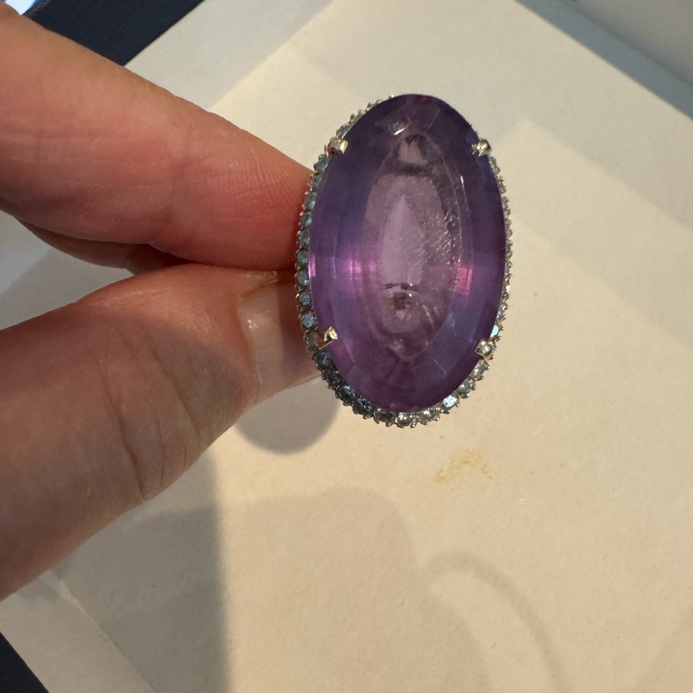 14 karat yellow gold ring with oval cut amethyst